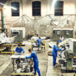 =Imagem ilustrativa da evolução tecnológica nos cassinos, mostrando interação digital e jogos avançados.