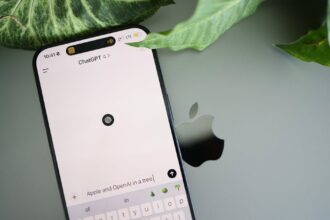 Imagem editorial sobre ia aplicada aos negócios com foco em business technology.