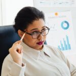 Imagem editorial sobre ia aplicada aos negócios com foco em business technology.