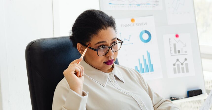 Imagem editorial sobre ia aplicada aos negócios com foco em business technology.