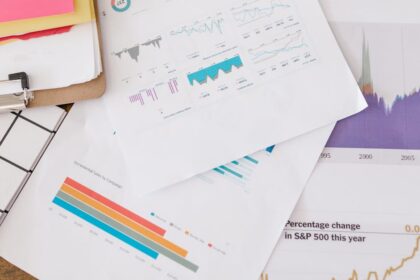 Imagem editorial sobre liderança & transformação com foco em business technology.